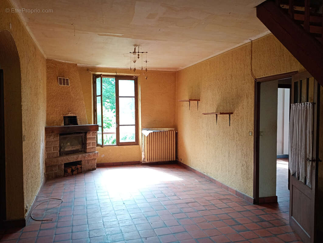 Maison à SAINT-HILAIRE-LE-CHATEAU