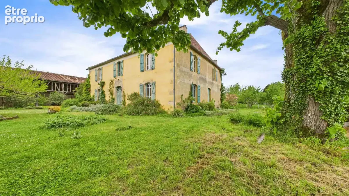 Ensemble immobilier empreint de charme, d'authenticité et d'une élégance discrète. - photo 23