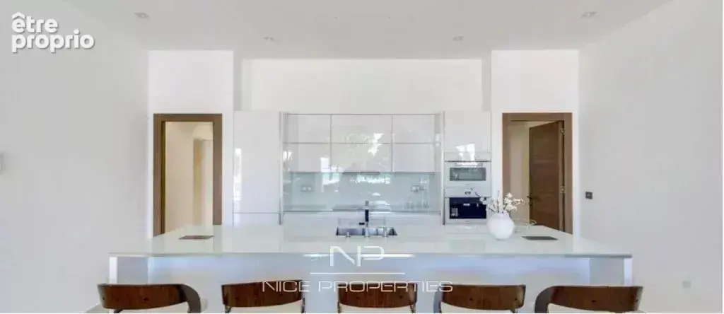 Cannes, exceptionnel 6 pièces sur la Croisette avec terrasse de 170 m² - photo 6