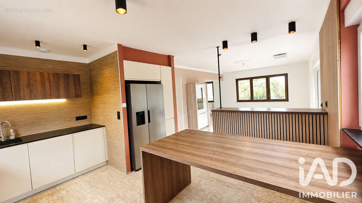 Maison 128 m² à Saint-Privat-La-Montagne  - photo 5