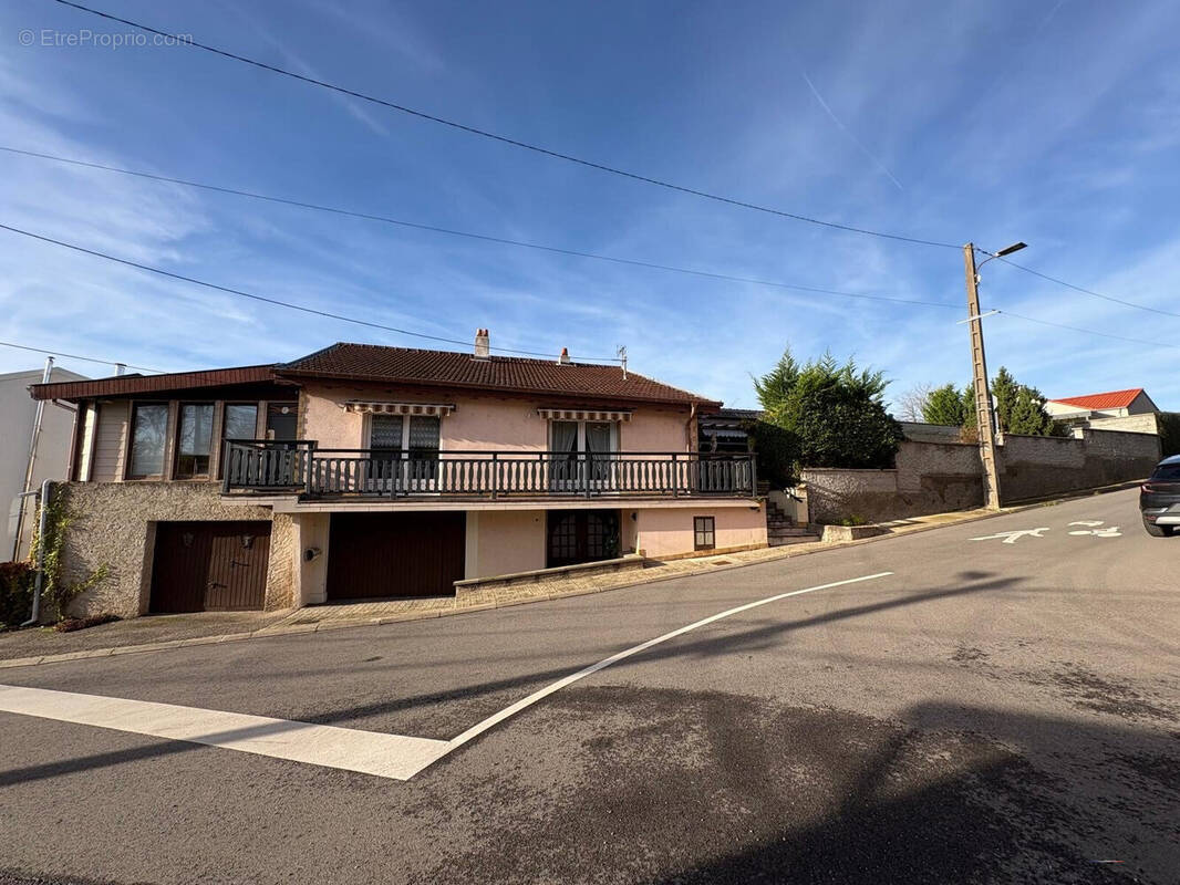 Maison à COURCELLES-CHAUSSY