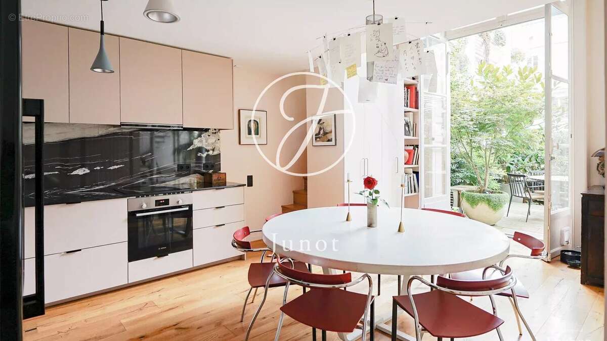 Appartement à PARIS-7E