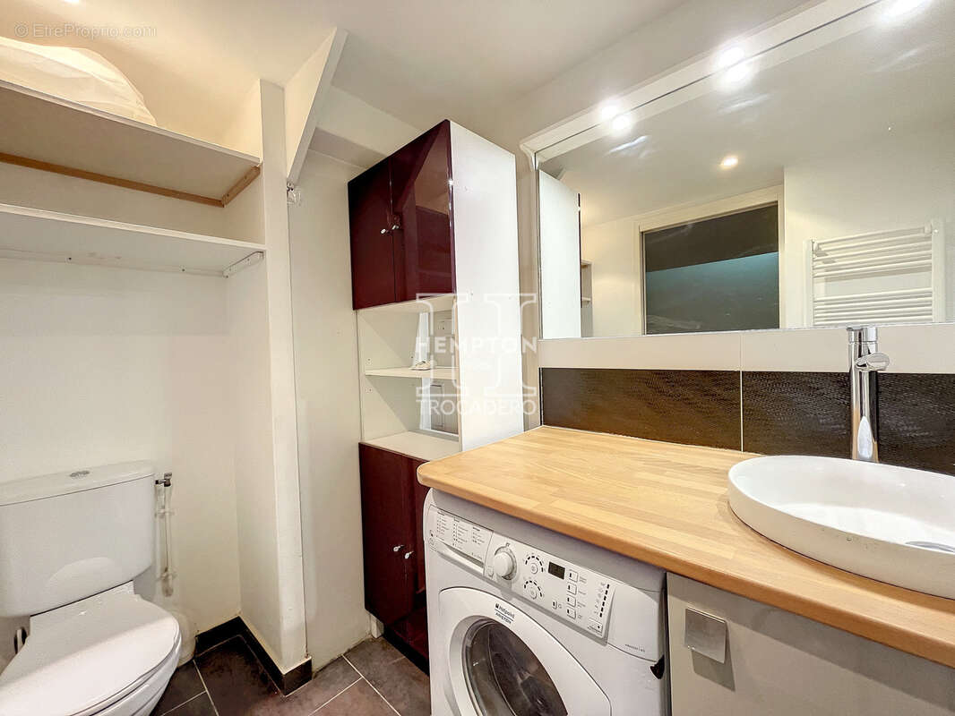 Appartement à PARIS-16E