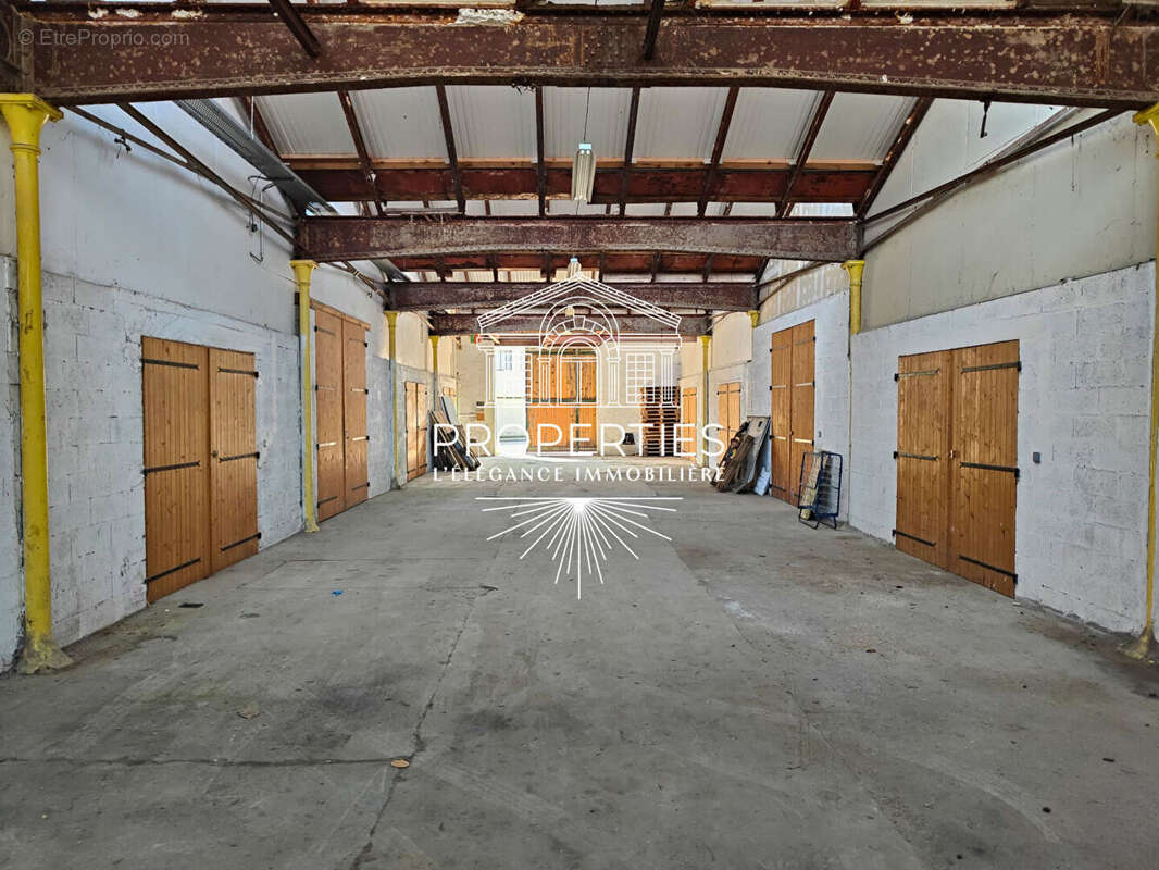 Commerce à SAINT-GEOIRE-EN-VALDAINE