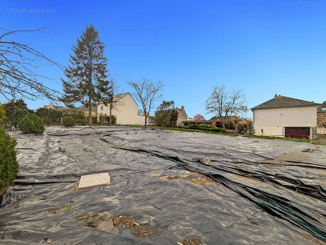 Terrain à SAINT-DOMINEUC