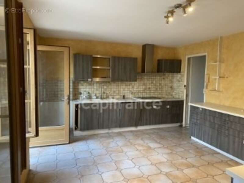 Maison à GREZIEU-LA-VARENNE