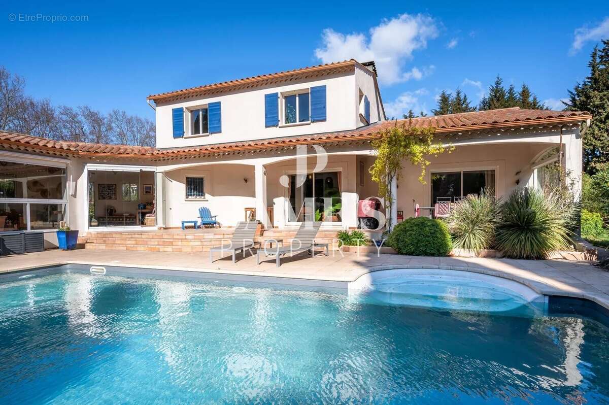 Maison à FONTVIEILLE