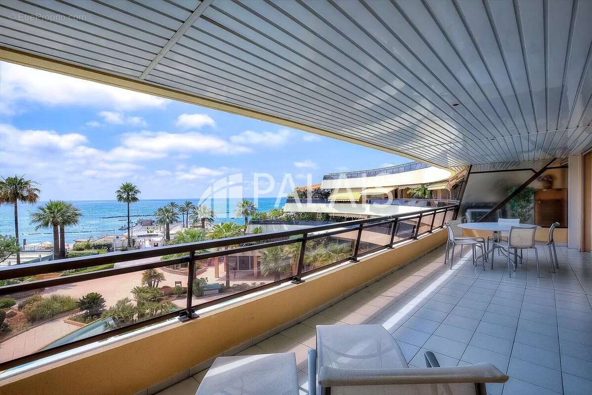 Appartement à SAINT-LAURENT-DU-VAR