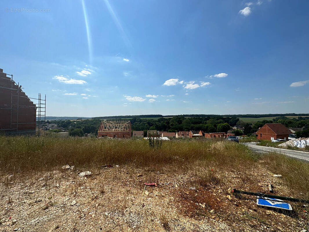 Terrain à PUISEUX-LE-HAUBERGER