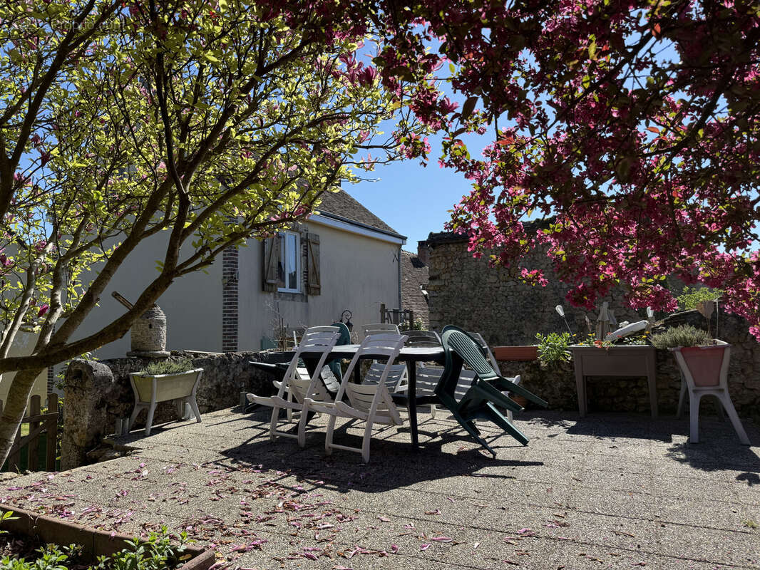 Maison à SAINT-COSME-EN-VAIRAIS