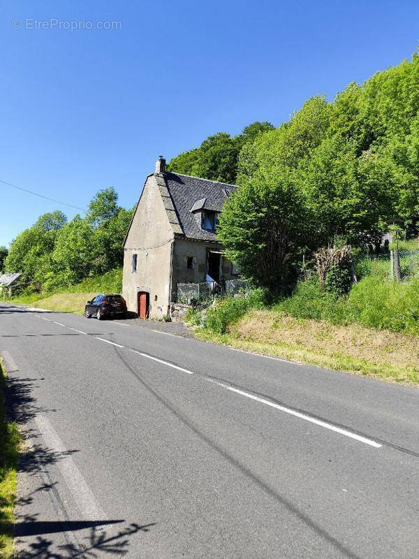 Maison à SAINT-SAUVES-D'AUVERGNE