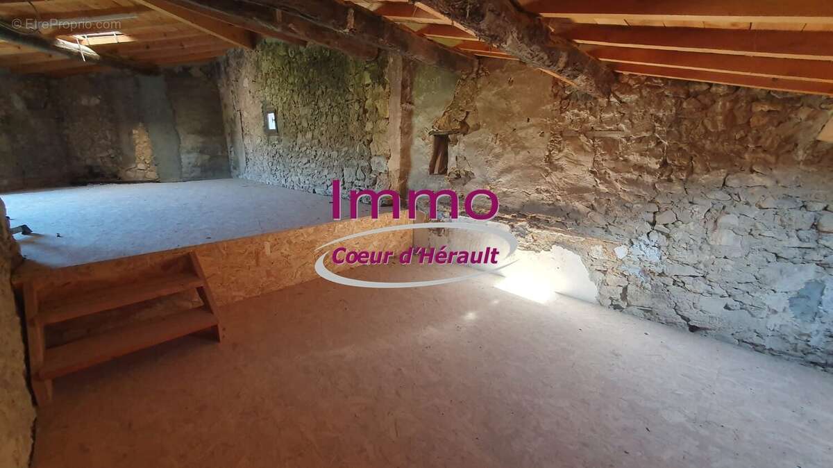 Appartement à ANIANE