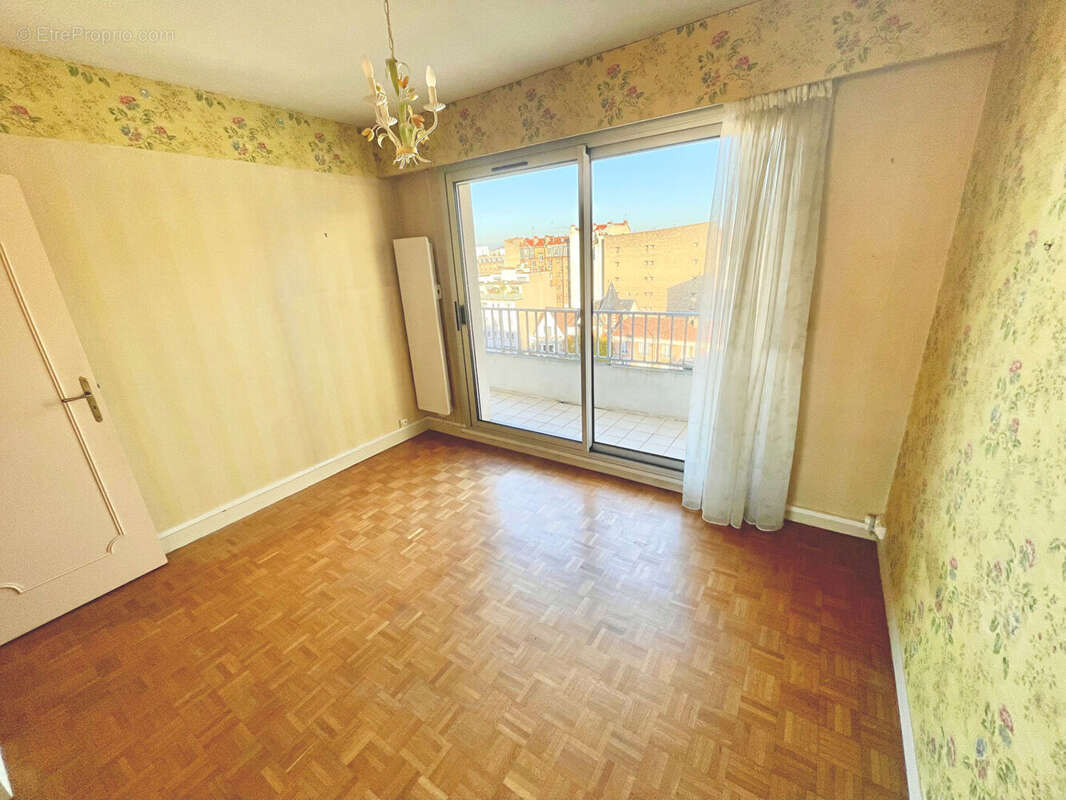 Appartement à LA GARENNE-COLOMBES