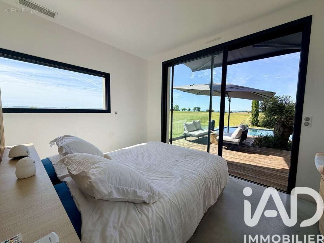 Maison 166 m² à L'isle-Jourdain  - photo 9