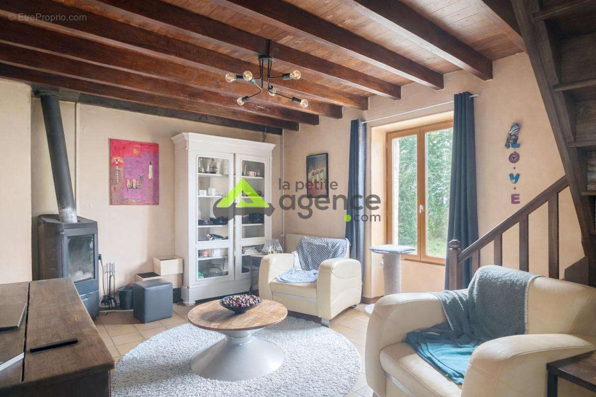 Maison à SAINT-YRIEIX-LA-MONTAGNE