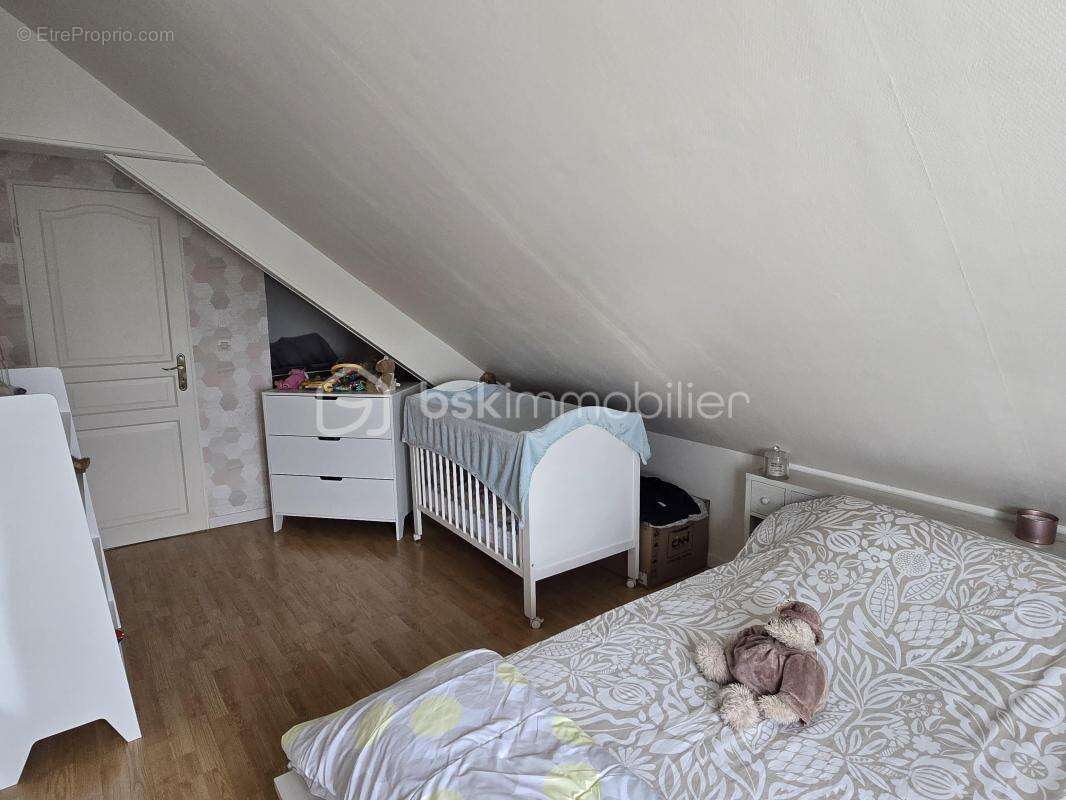 Maison familiale de 138m² - 4 chambres, jardin et garage - Tillé (60000) - photo 13