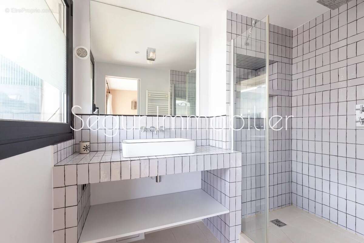 Paris XVe: Appartement 83m2 avec 2 balcons et un parking - photo 8