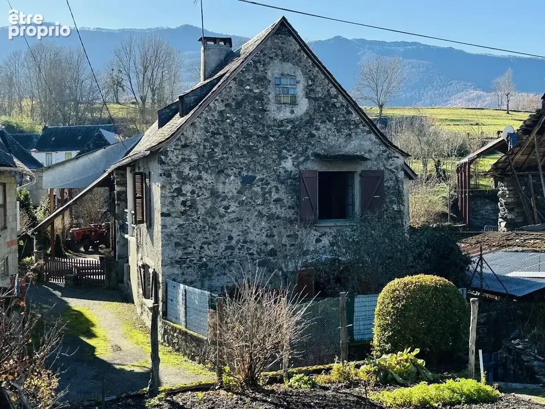 Maison de village avec Dépendances  09800 Villeneuve - photo 2