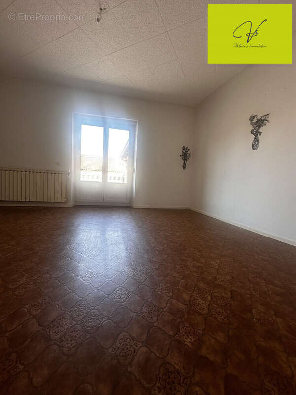 Séjour avec accès terrasse - Maison à BOUSBACH