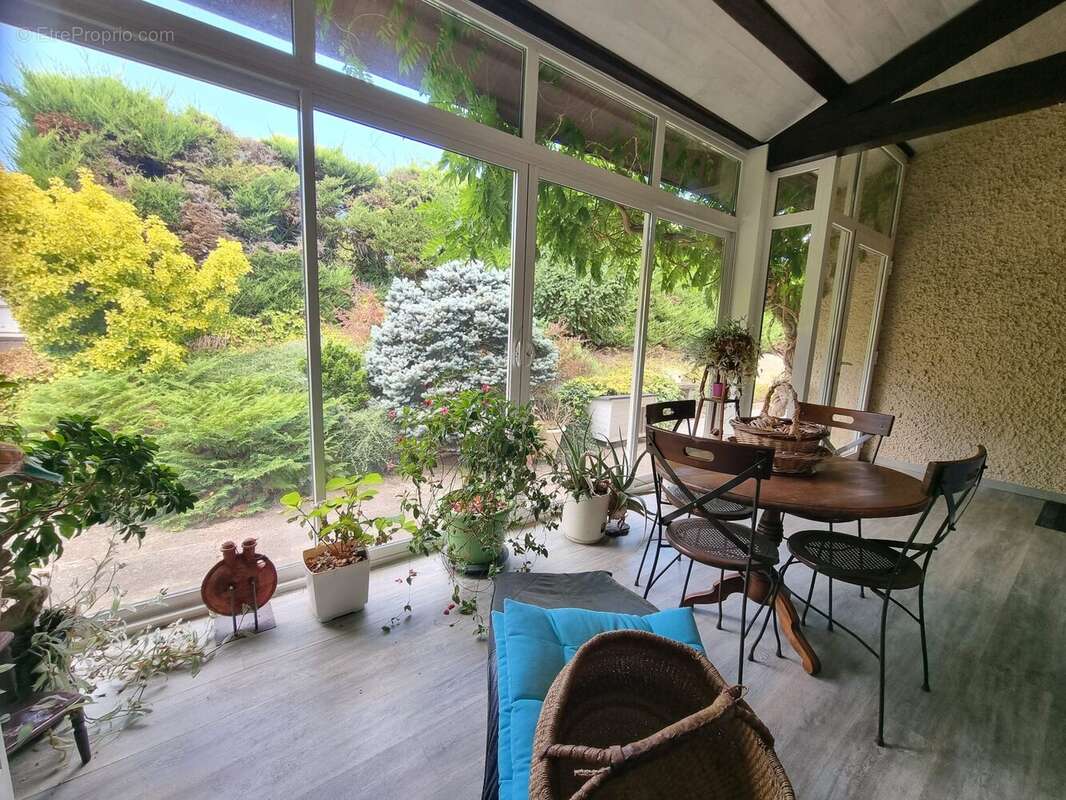 Magnifique véranda, donnant sur jardin