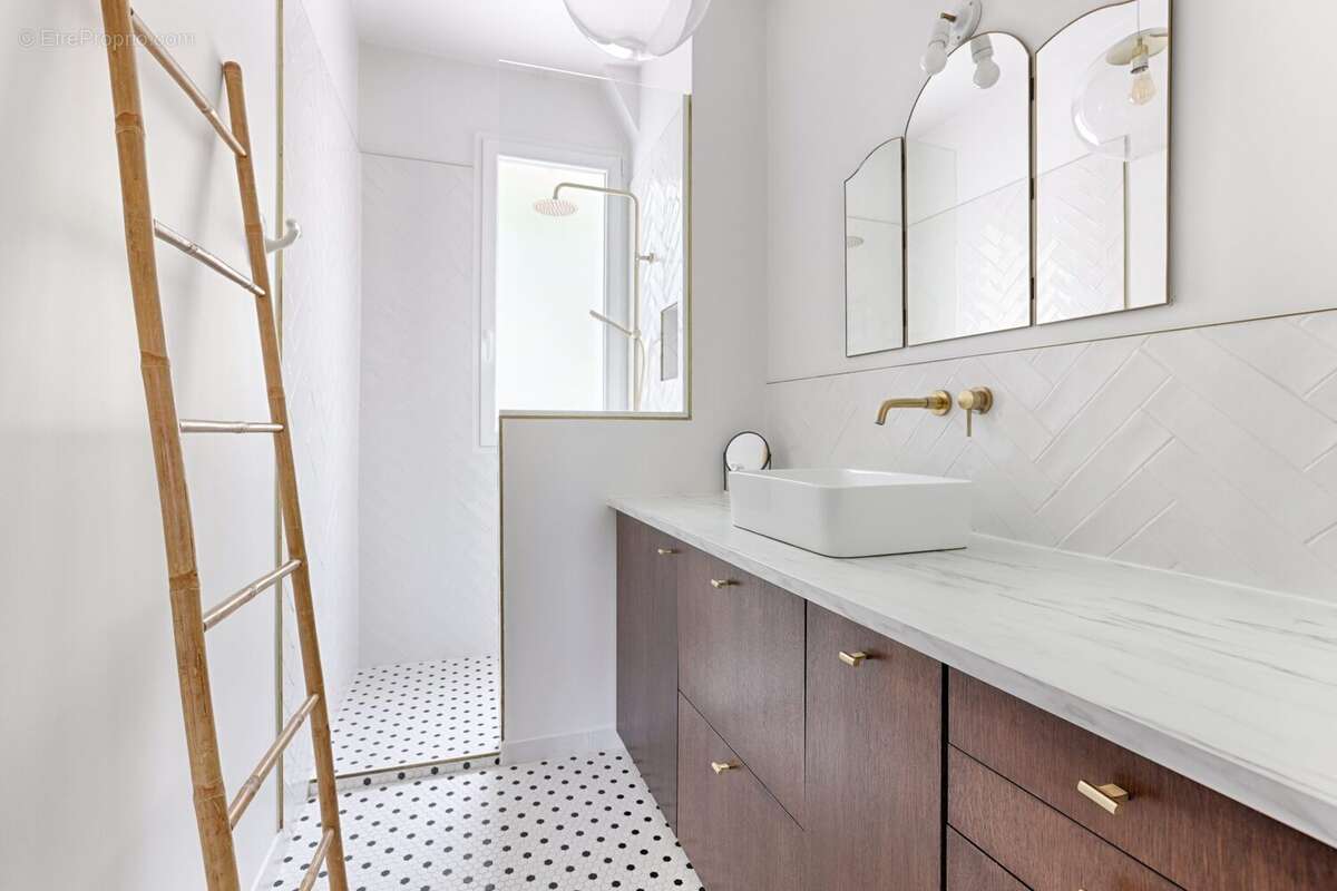 Appartement à LA GARENNE-COLOMBES