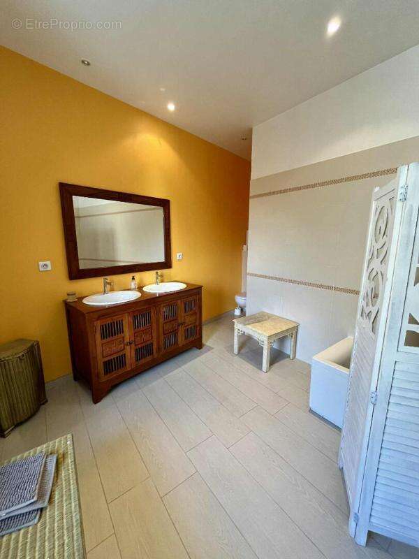 Maison à BOURDEILLES