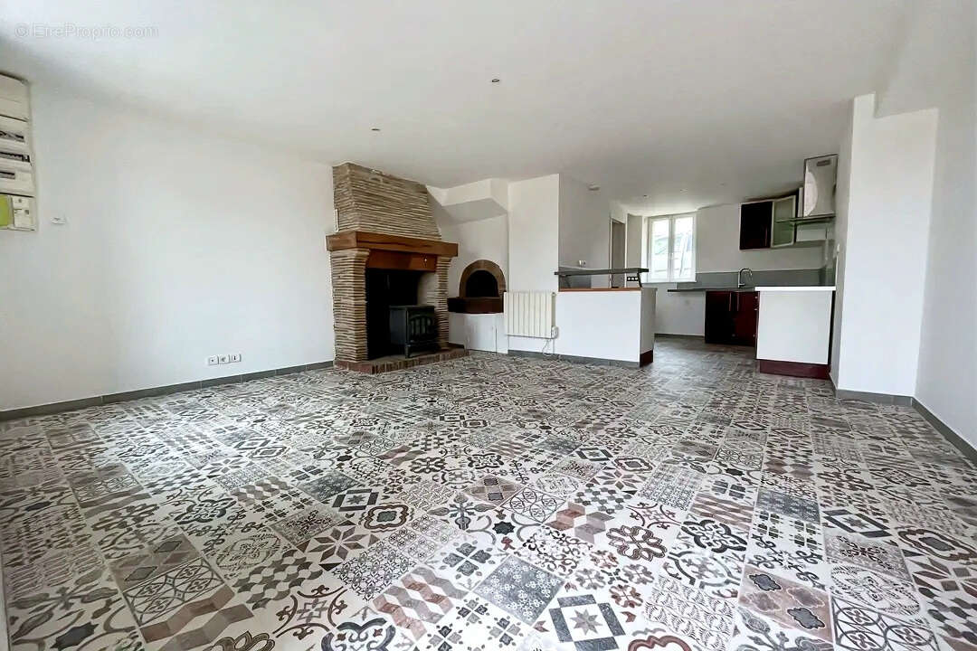 Maison à VILLENEUVE-LE-COMTE