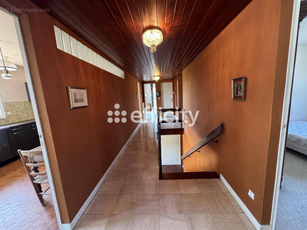 Maison 230 m² à Saint-Come-De-Fresne  - photo 13