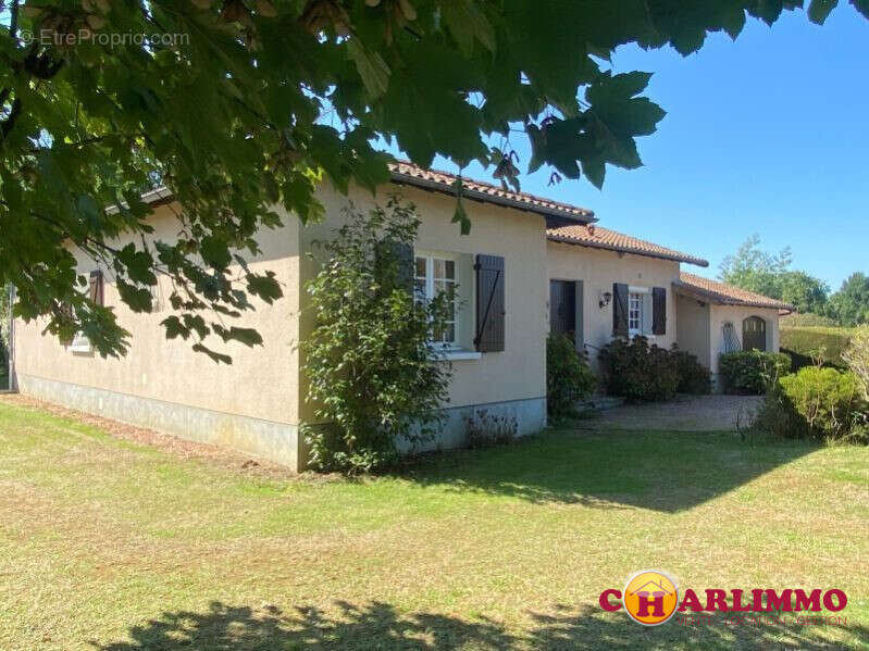 Maison à SAINT-JUNIEN