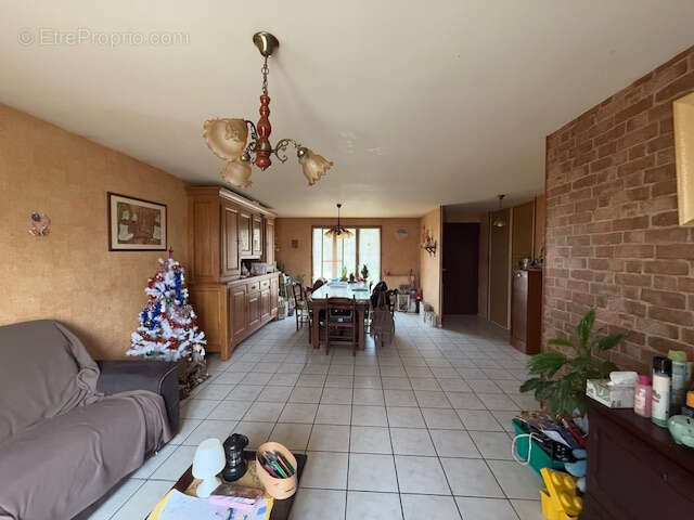 Maison à SAINT-REMY-EN-ROLLAT