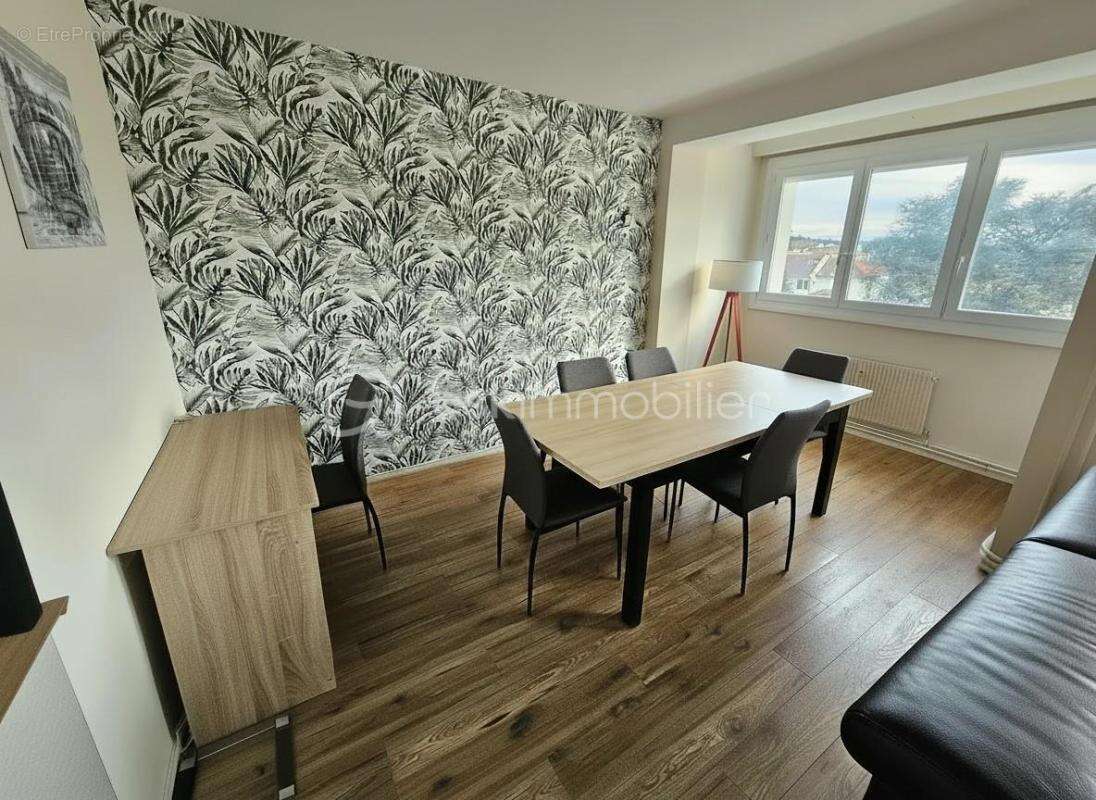 Appartement à LE COTEAU