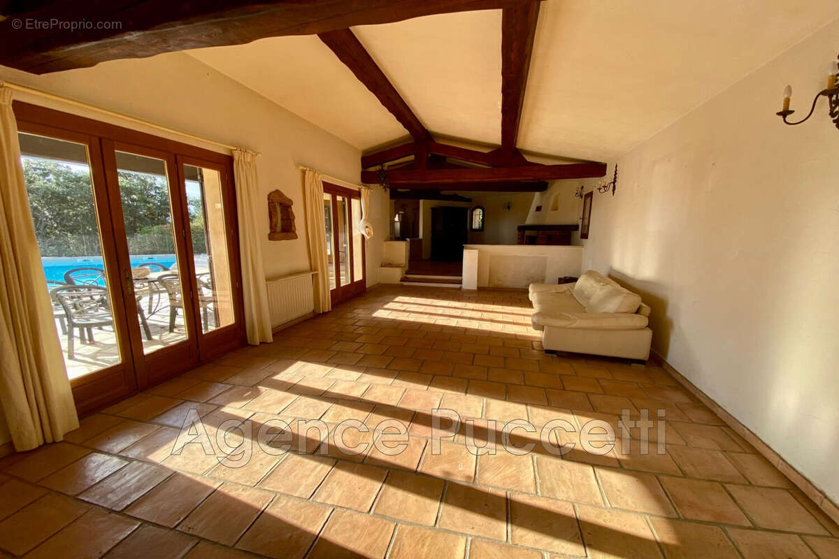 Maison à TOURRETTES-SUR-LOUP