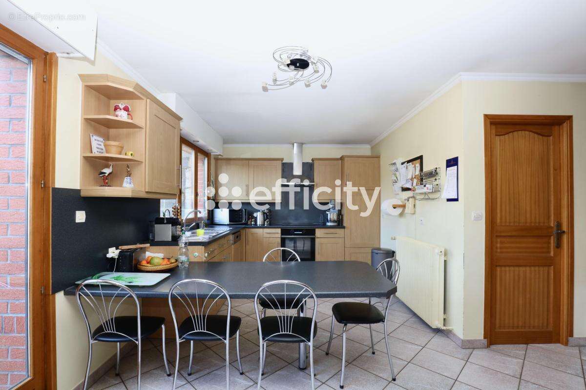Maison 140 m² à Croix  - photo 9