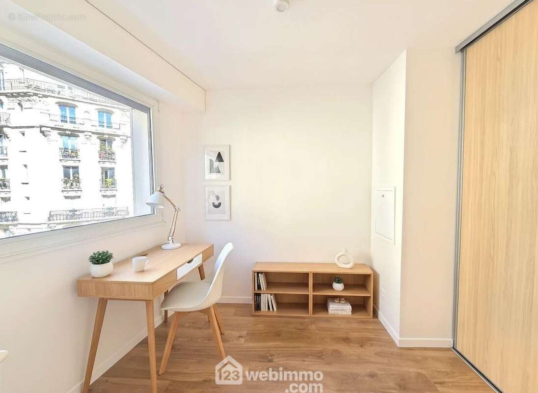 Une deuxième chambre plus petite mais aussi agréable. - Appartement à PARIS-15E