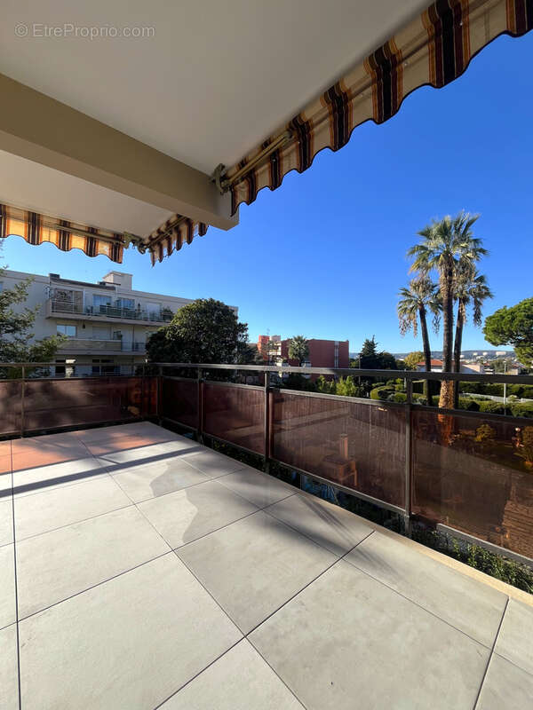 Appartement à SAINT-LAURENT-DU-VAR