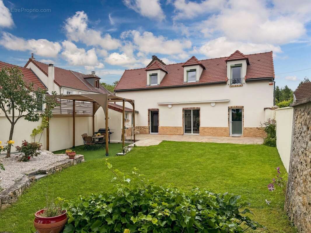 Maison à BUSSY-SAINT-GEORGES
