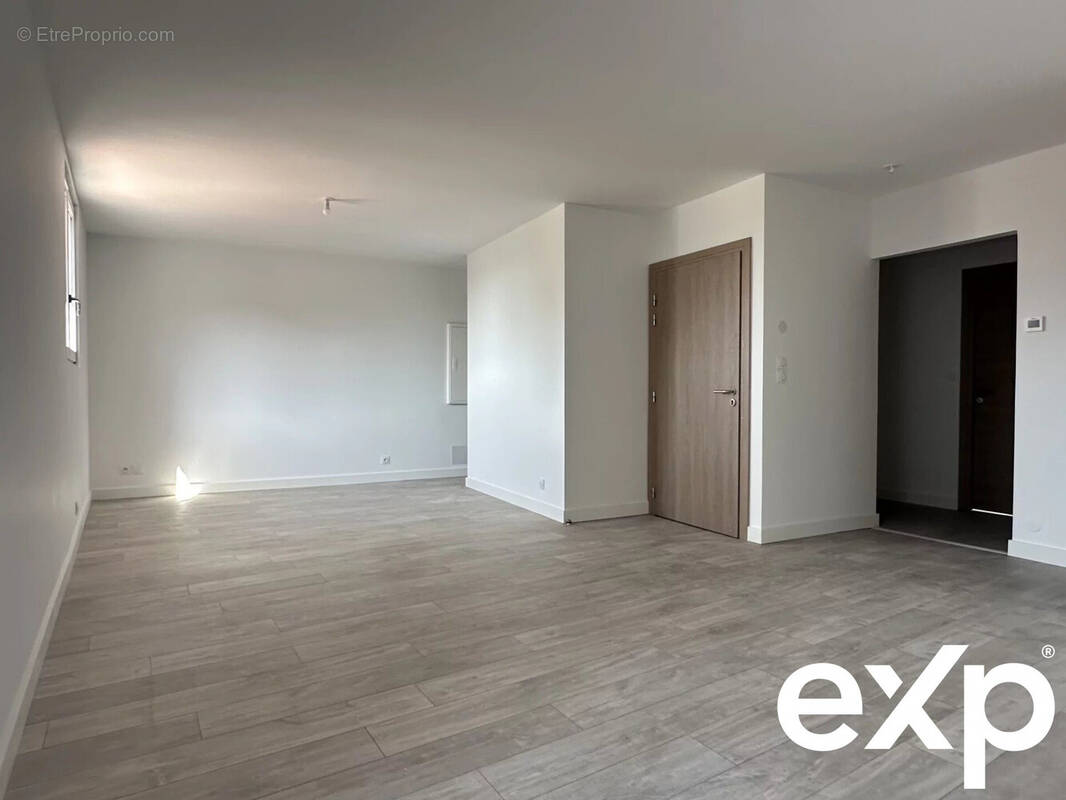 Appartement à SAINT-JEAN-D'ANGELY