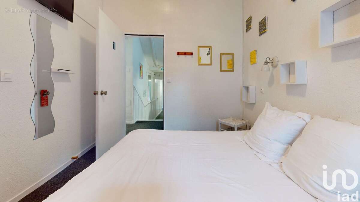 Photo 9 - Commerce à BESSE-ET-SAINT-ANASTAISE