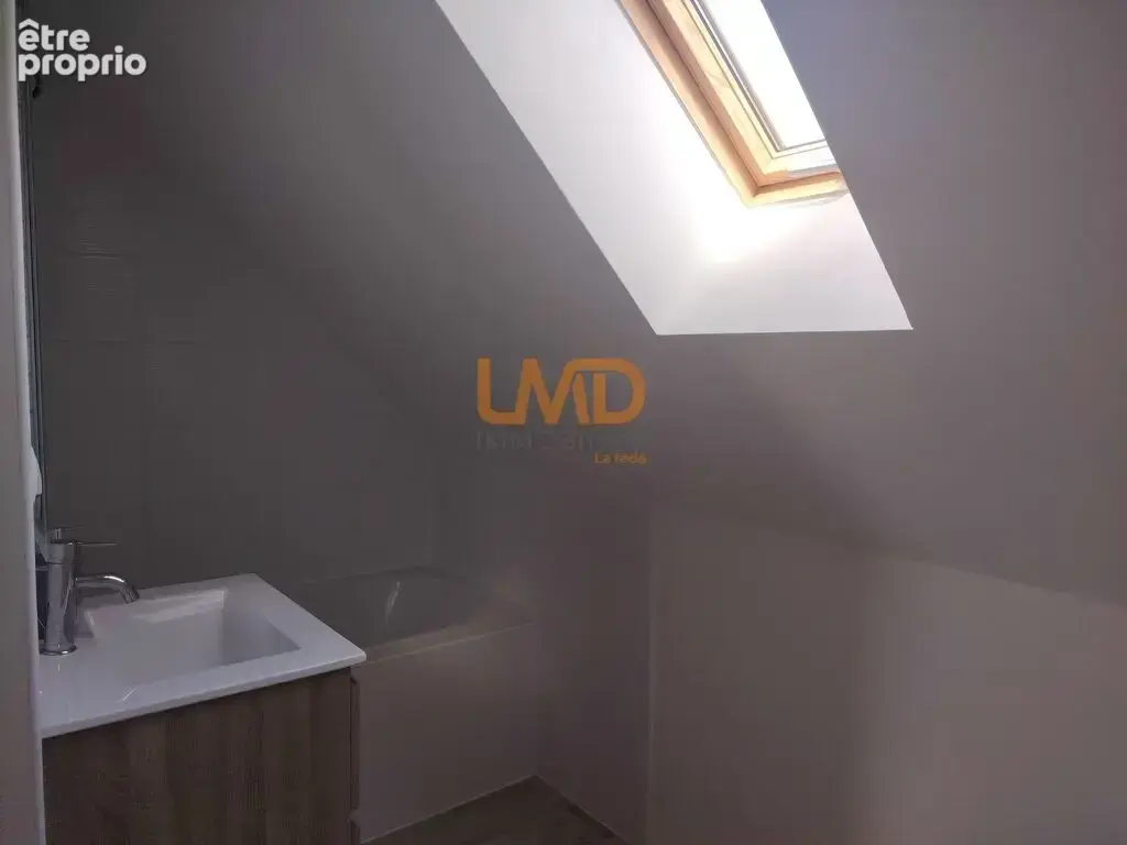 Immeuble de rapport rénové : 3 appartements + caves + garages + - photo 9