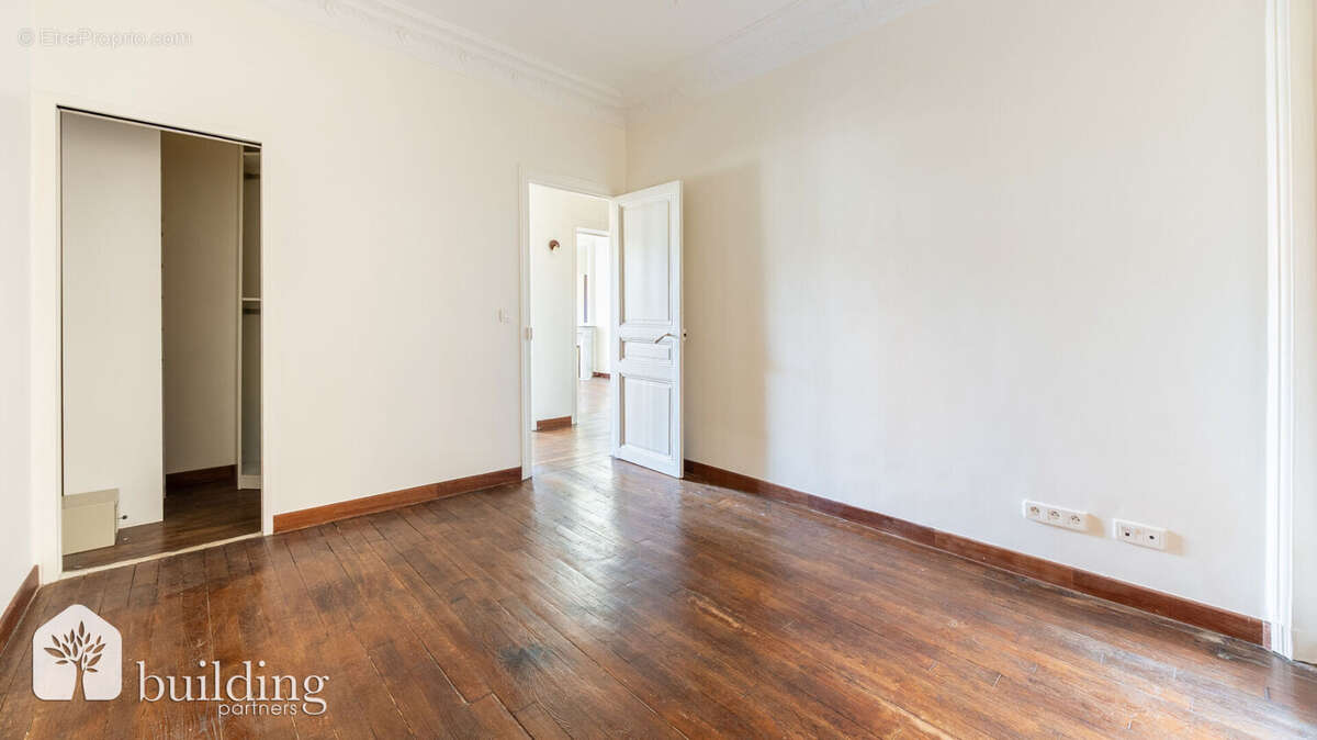 A vendre - Bécon Village - Appartement 3 pièces de 61 m² - photo 8