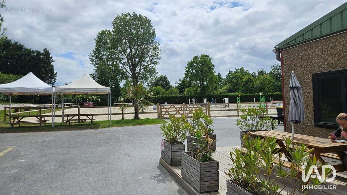 Photo 3 - Commerce à MERIGNIES