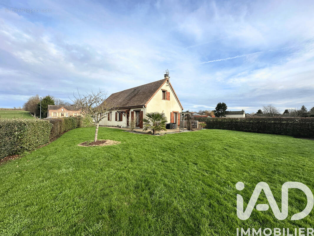 Photo 1 - Maison à ETREPAGNY