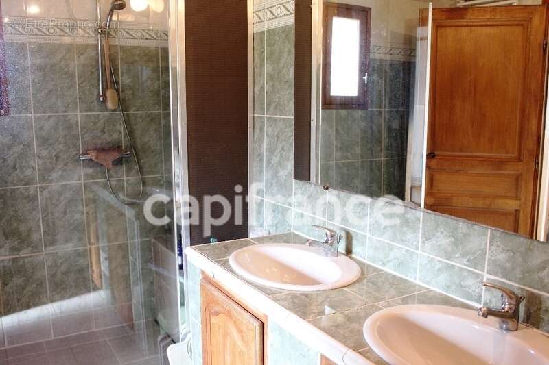EXCLUSIVITE : Proche de L'ILE ROUSSE, Plaine du Reginu, propriété en pierre T5 161 m² sur 1.96 ha de terrain - photo 11