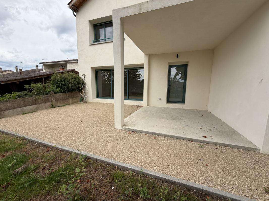 Appartement à SAINT-PAUL-DE-VARAX
