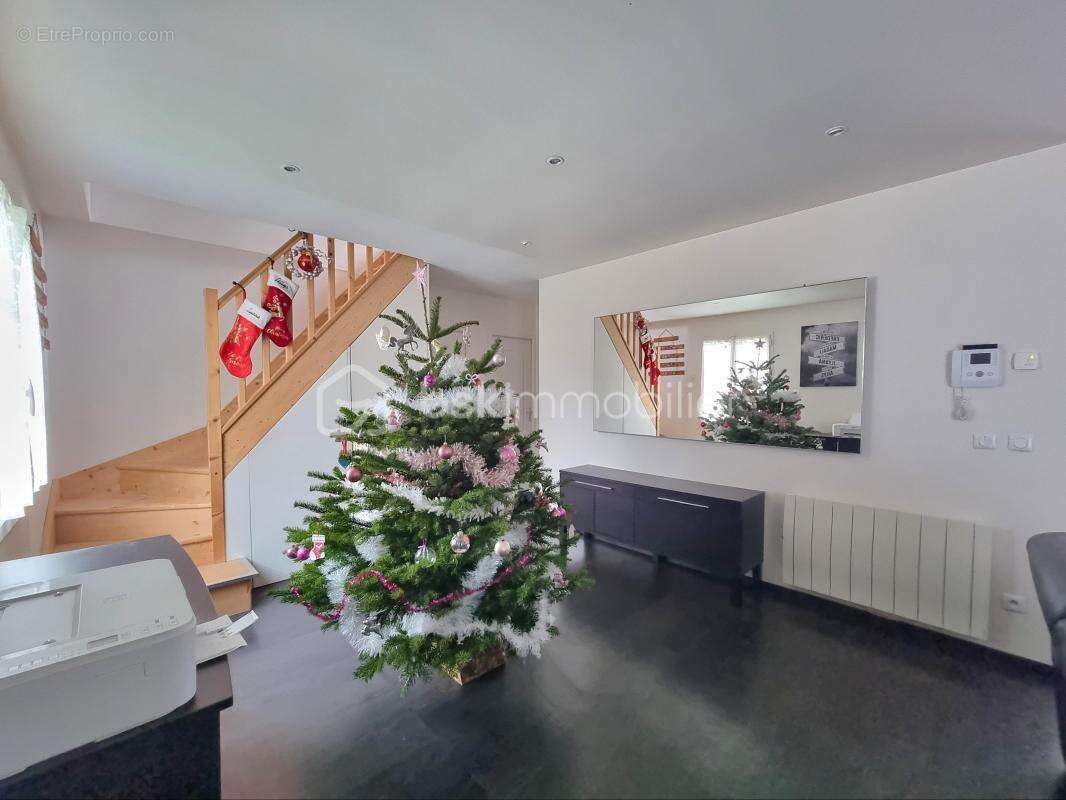 Maison à MONTIGNY-LENCOUP