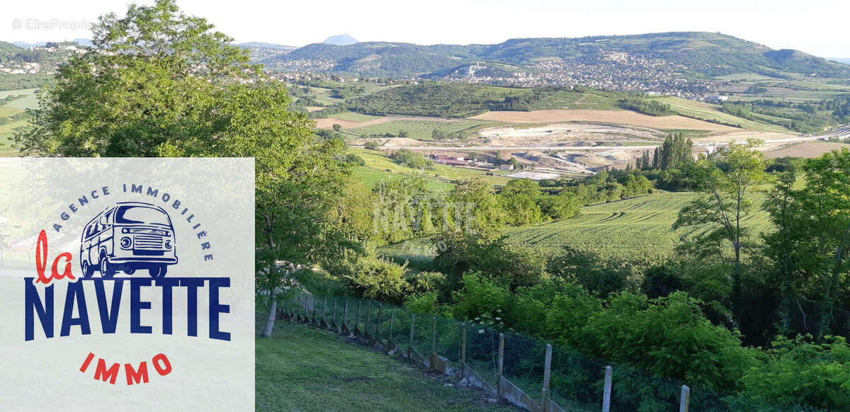 Terrain à VEYRE-MONTON