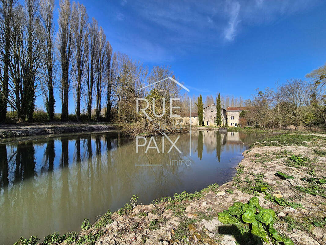 Maison à LES TROIS-MOUTIERS