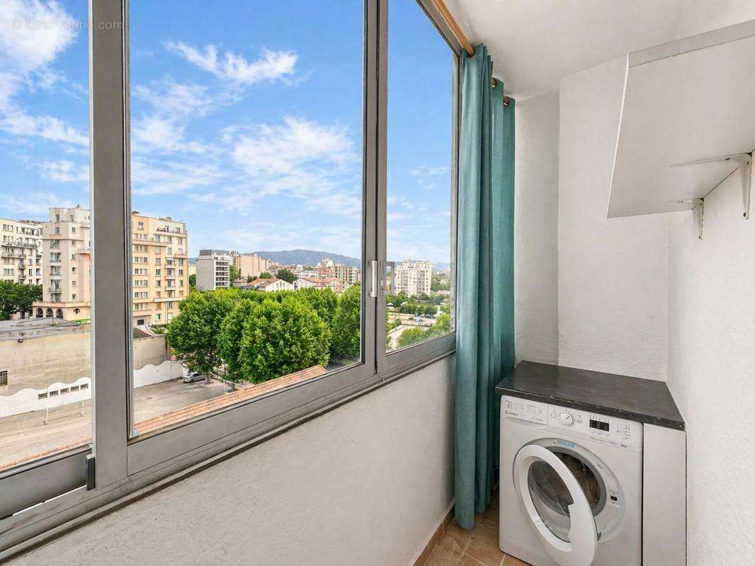 Appartement à MARSEILLE-4E