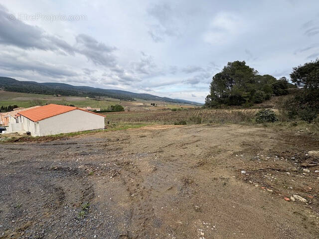 Terrain à VILLENEUVE-MINERVOIS