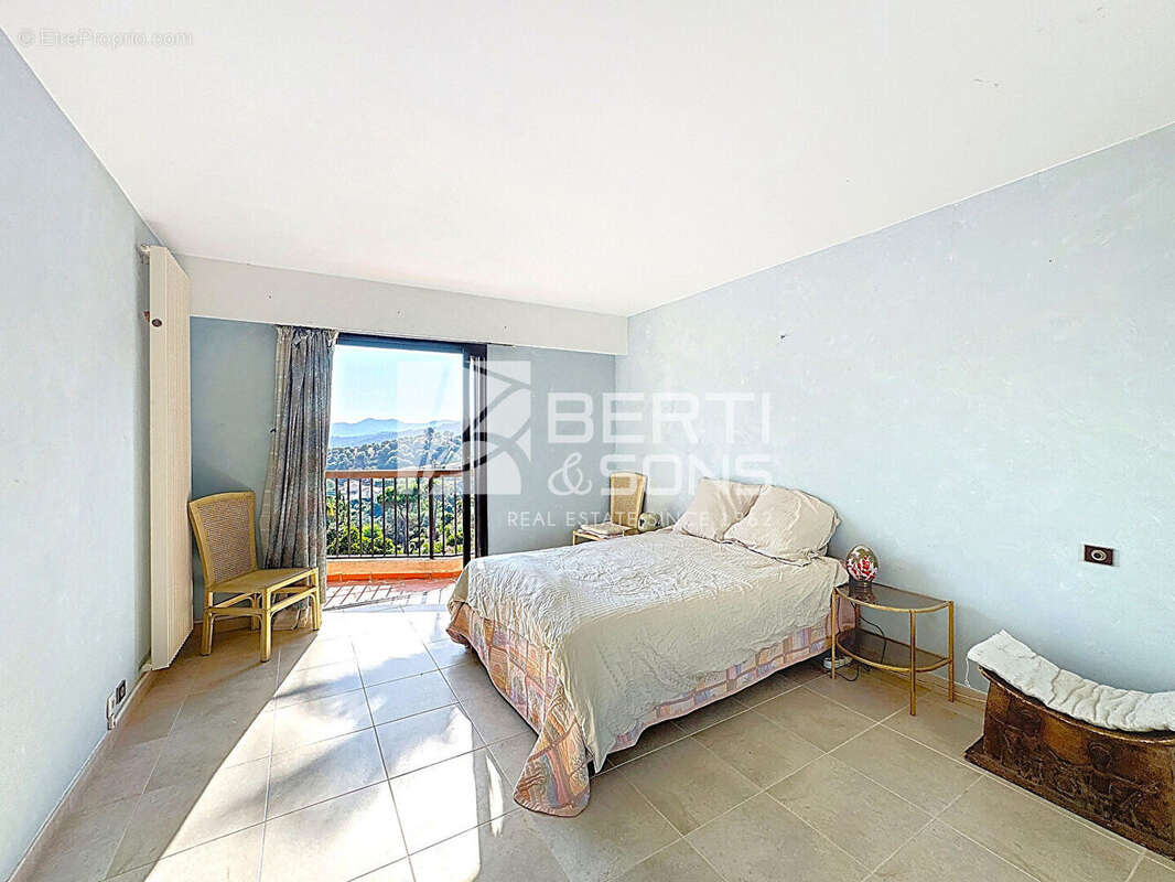 Appartement à MANDELIEU-LA-NAPOULE